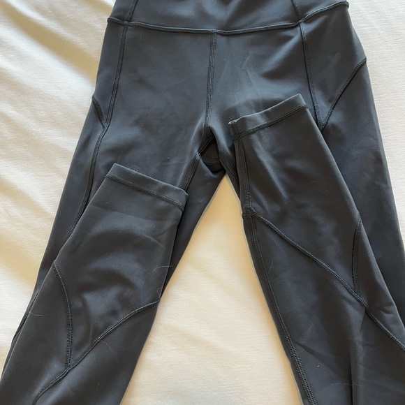 Great condition lululemon extreme leggings size 2 - Picture 4 of 6
